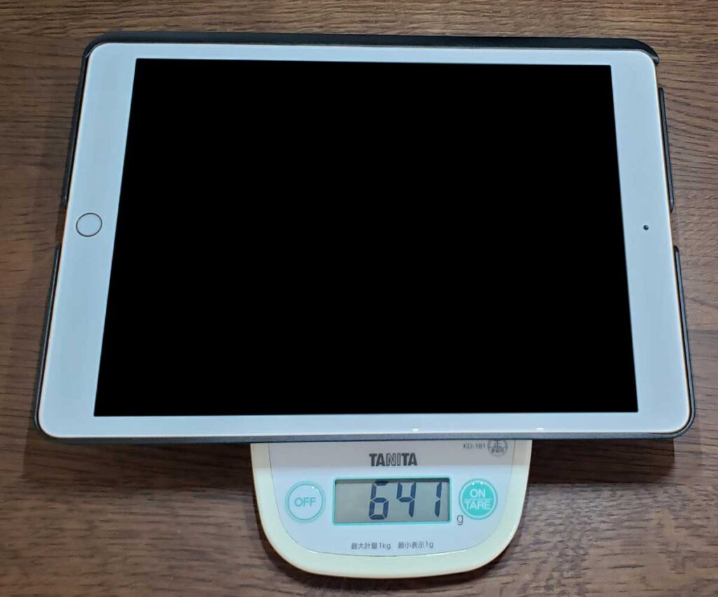 iiPad 10.2のおしゃれなキーボード ケース第7世代2019モデル Bluetoothキーボードカバーワイヤレス 一体型脱着式スマート軽量ケースキーボード iPad 10.2/iPad Air3/Pro 10.5（2017）兼用　iPadに背面カバーを装着した重さは641g